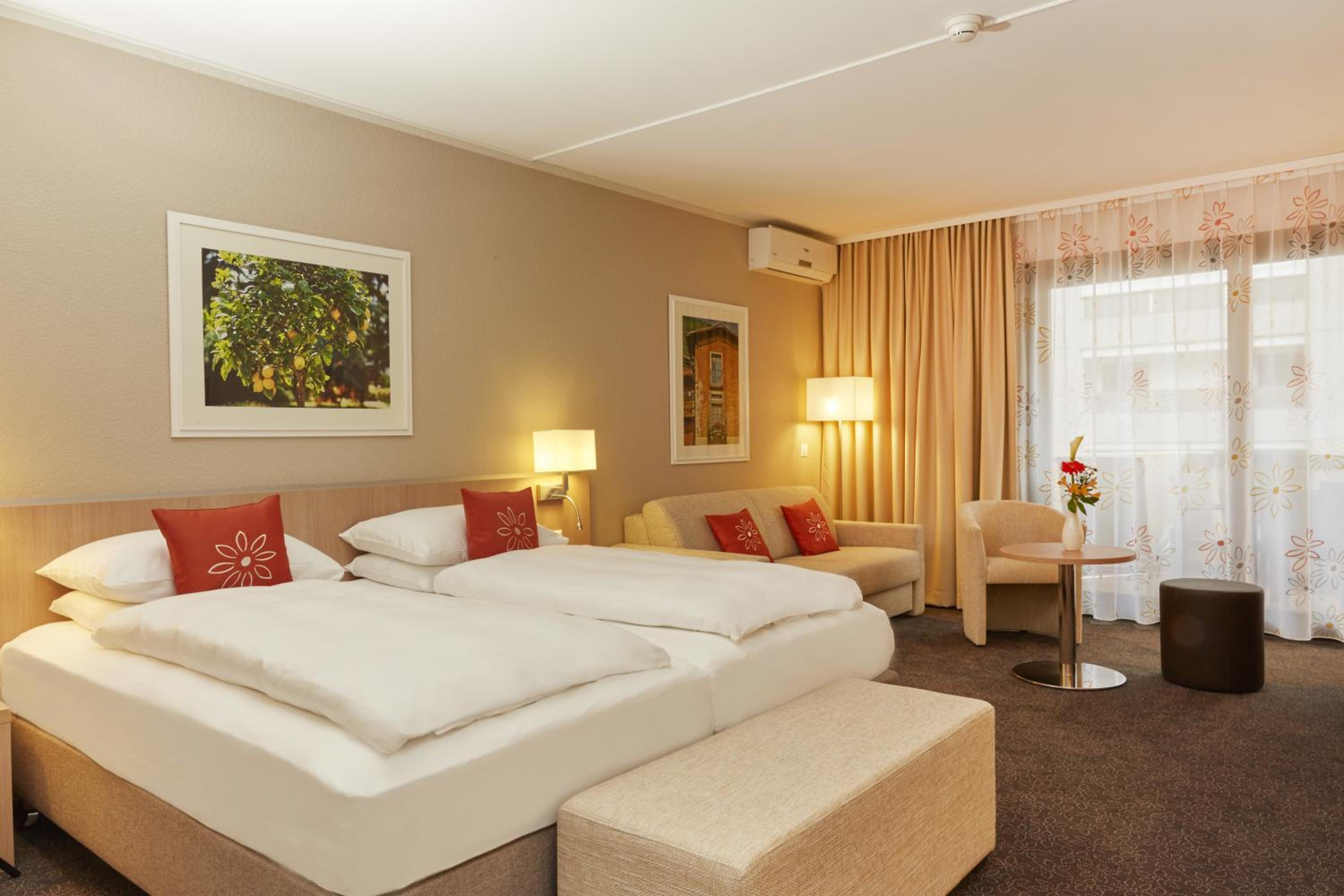Superior, Double Bed, Side Lake View