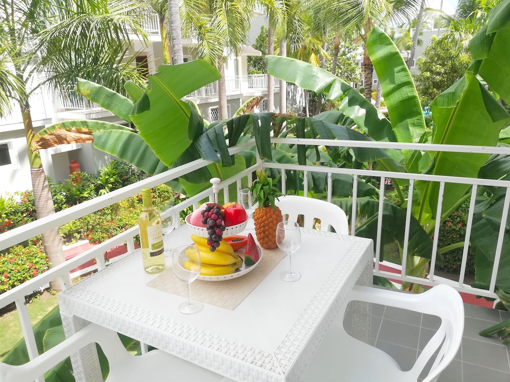 Tropicana Suites Deluxe Beach Club & Pool 43/50