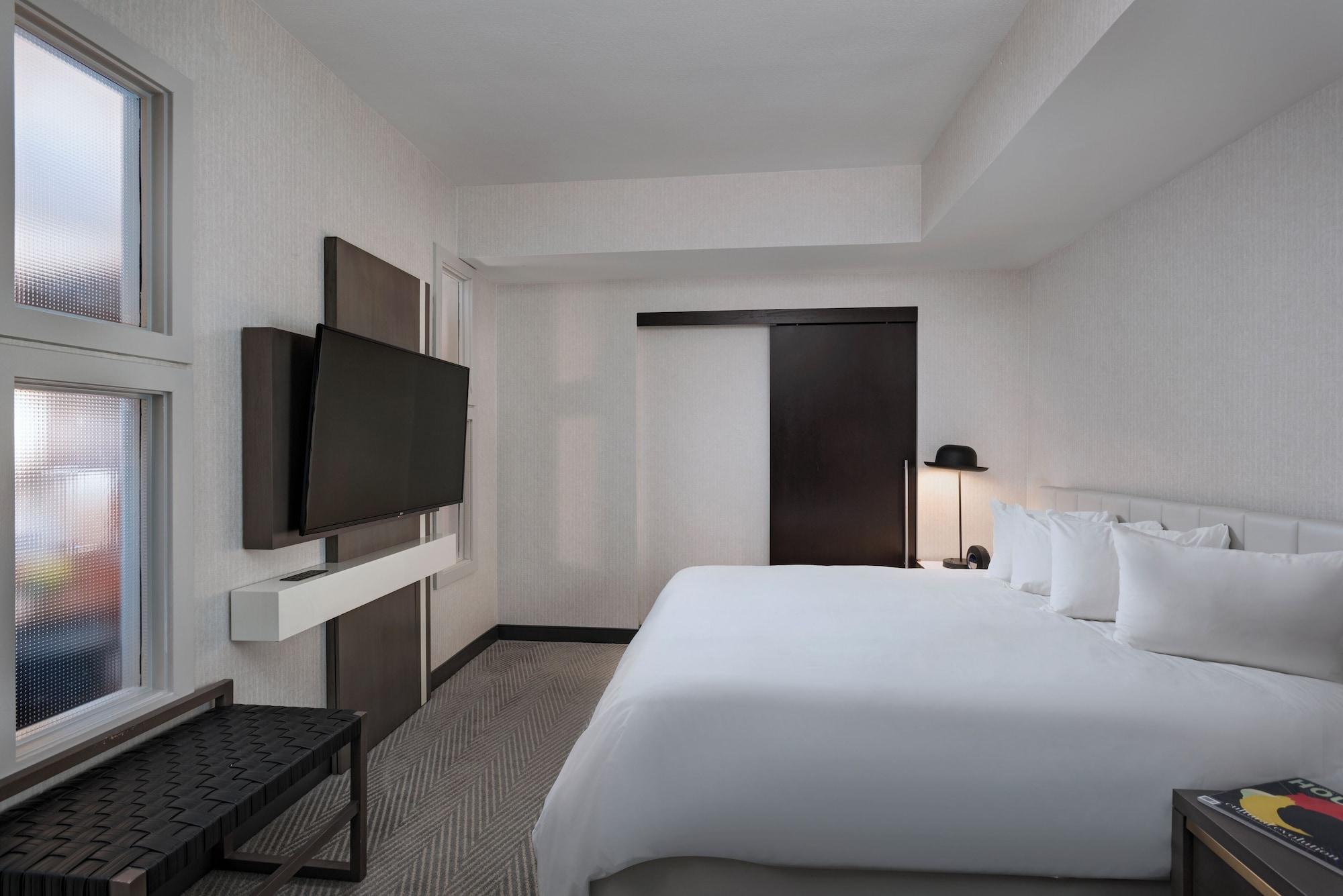Suite, Street Street View, Patio