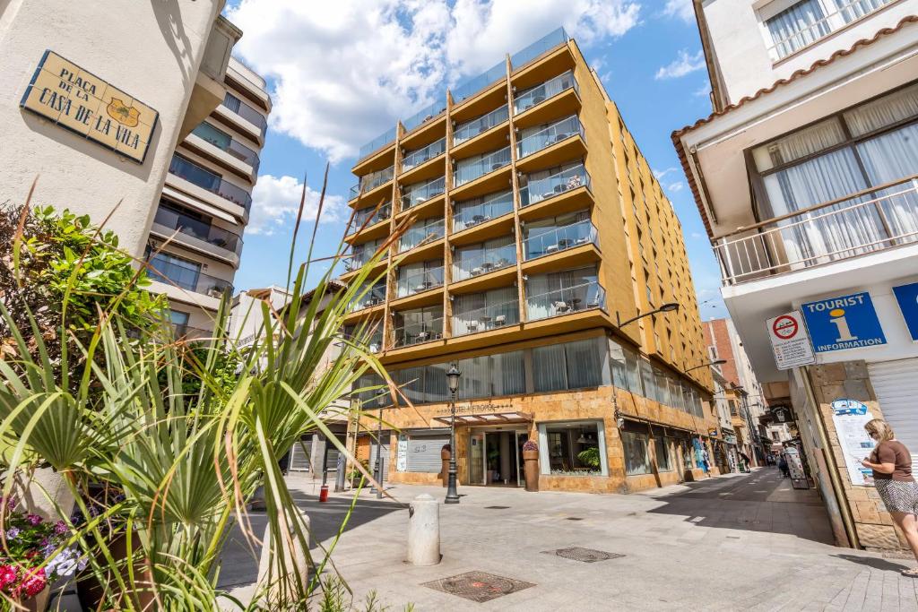 Metropol Hotel 3/50