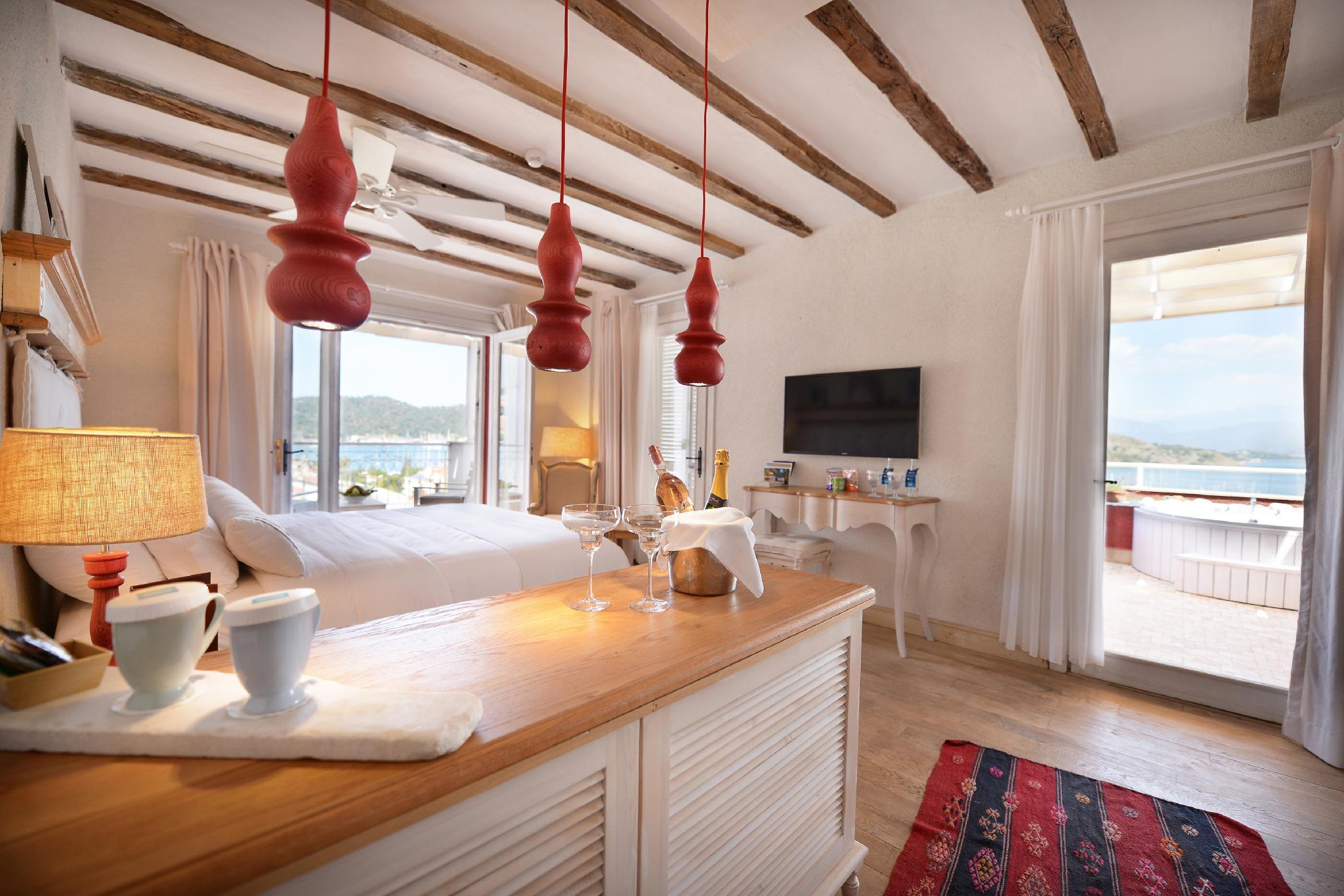 Deluxe, Suite, Queen Bed, Sea View, Hot Tub