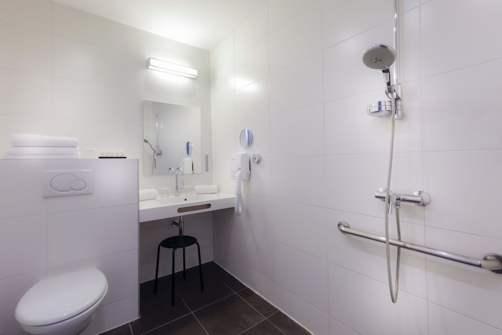 غرفة ثلاثية بسرير مزدوج وسرير فردي، AMBRE HOTEL 5/5
