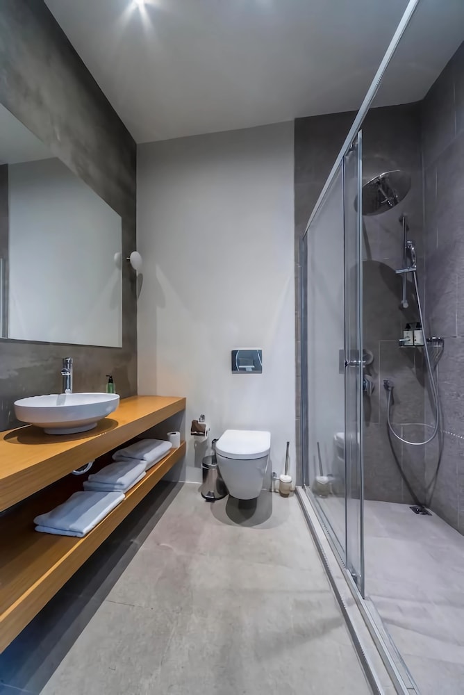 NURU ZIYA SUITES 39/82