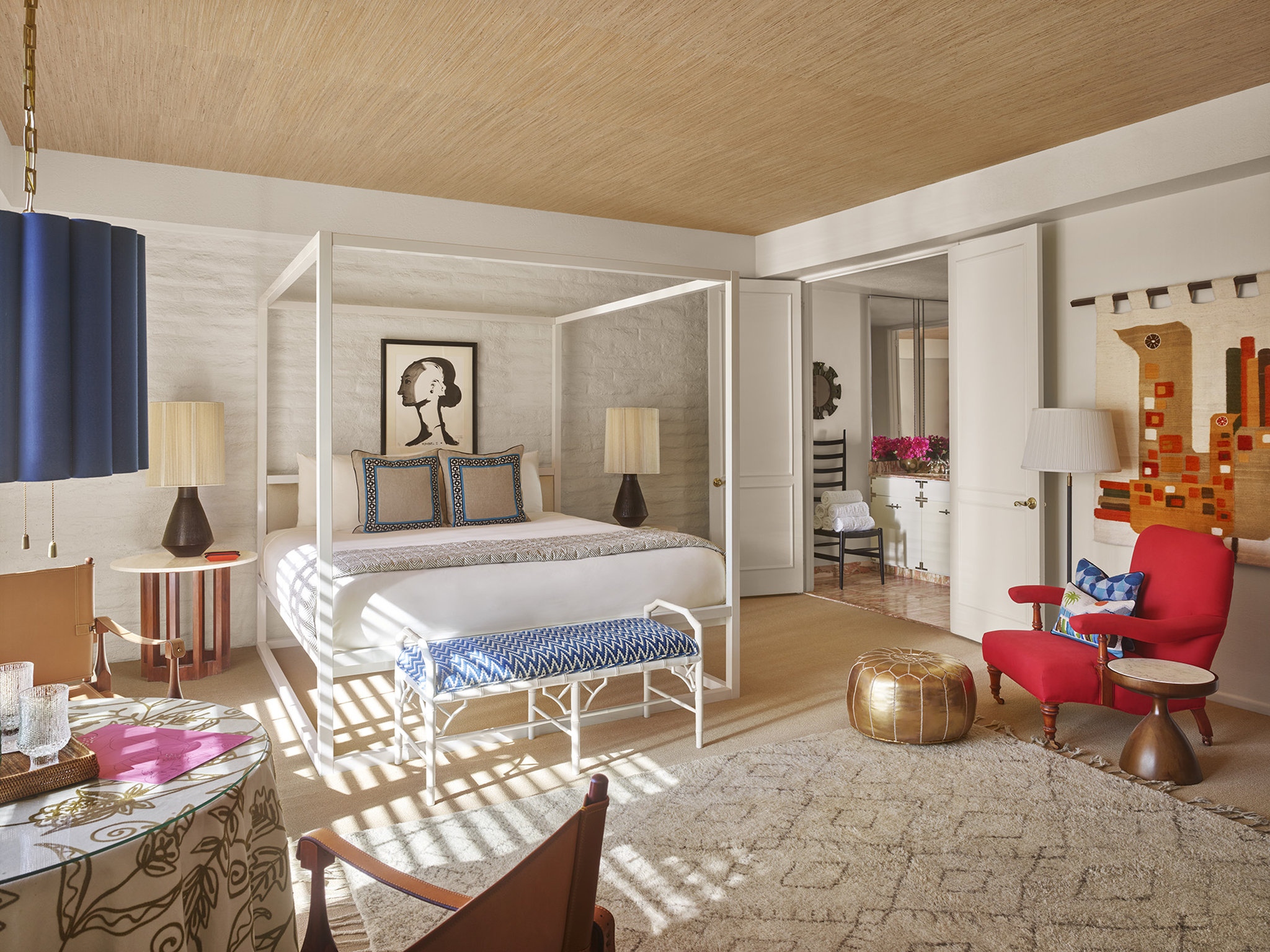 DELUXE, KING BED