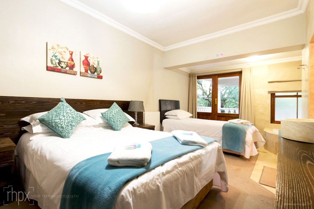 OR Tambo Guest House 16/49