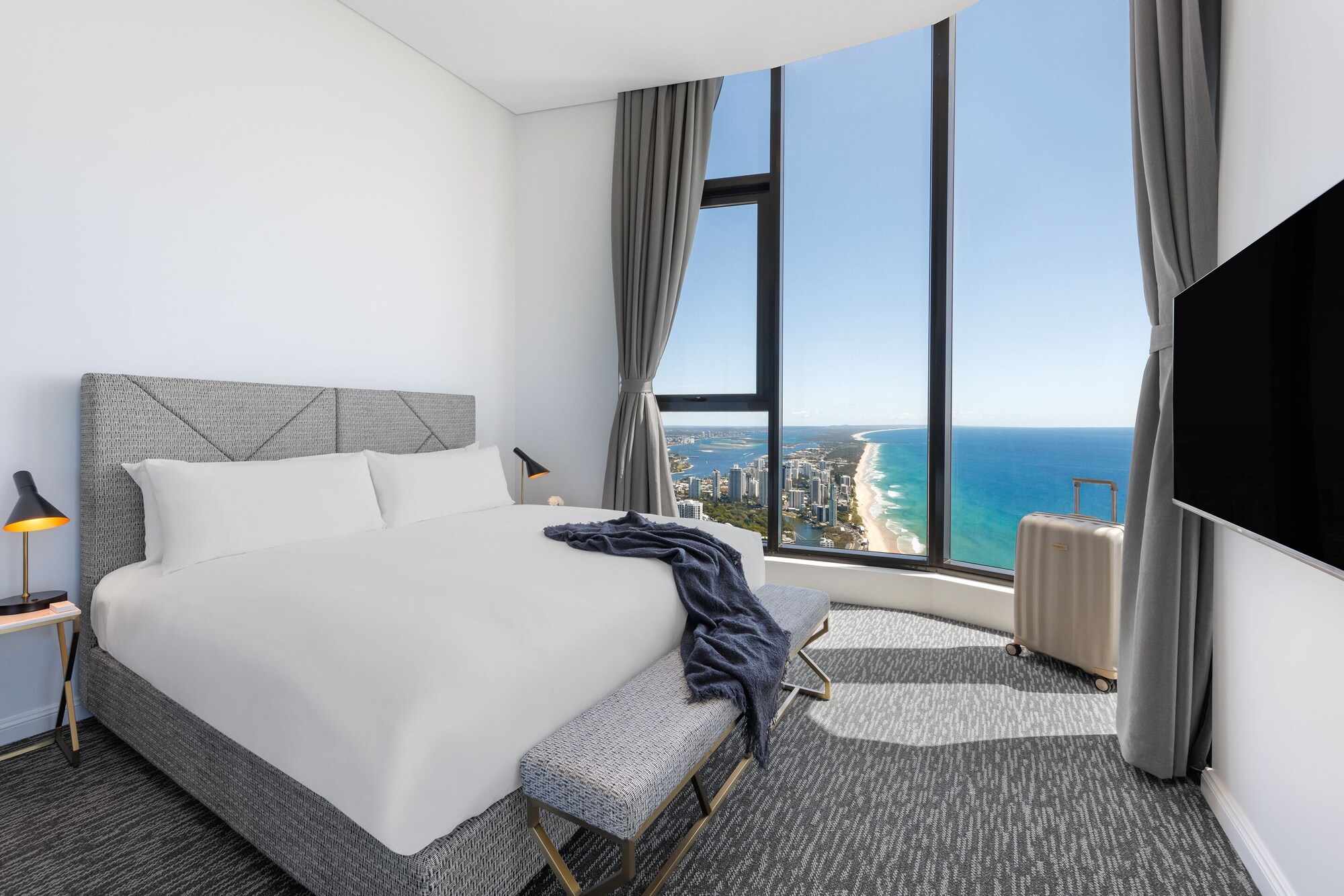 3 Bedrooms, Sky, Penthouse, 3 King Beds، Meriton Suites Surfers Paradise 2/6