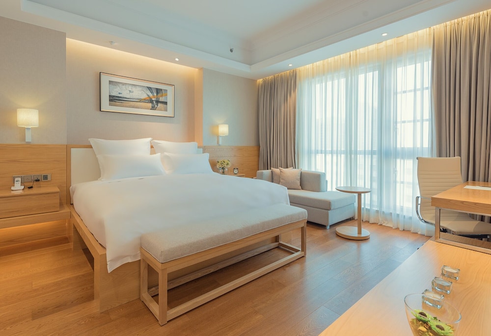 1 BEDROOM, SUITE