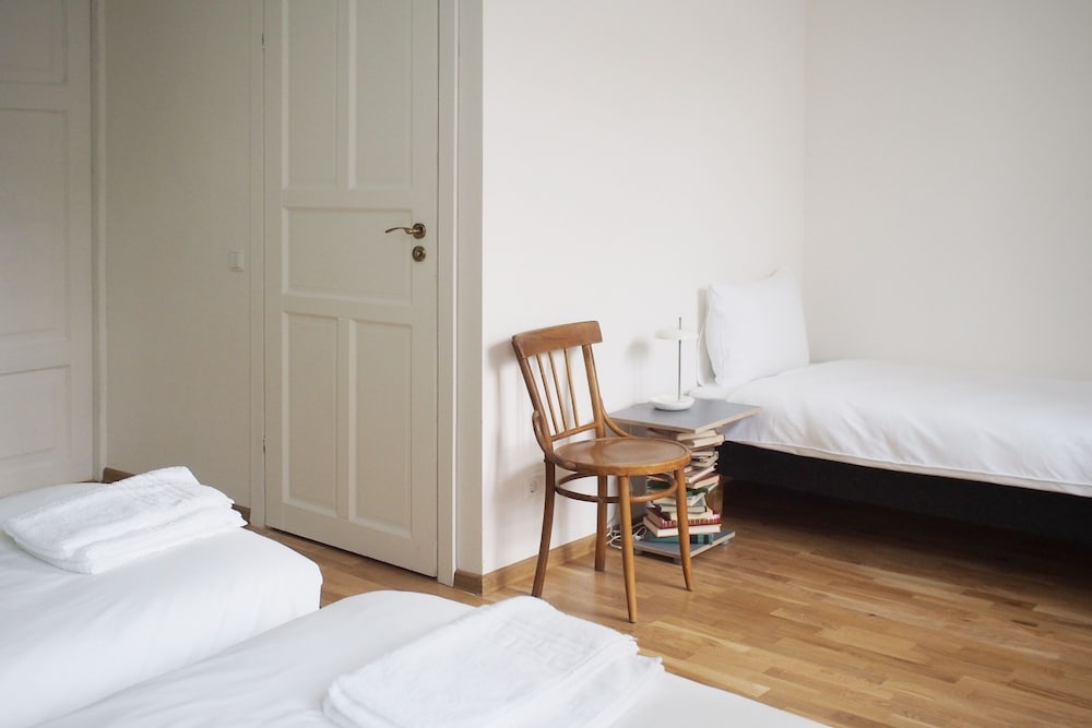 GRAND, DOUBLE OR TWIN BED