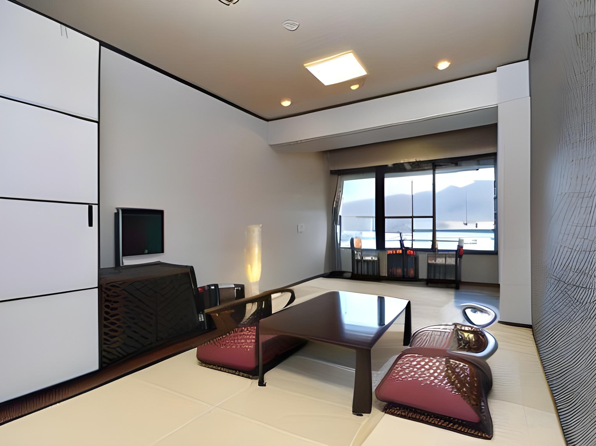 Japanese, Lake View