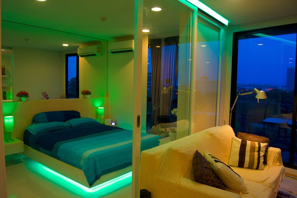Acqua Condominium 16/50