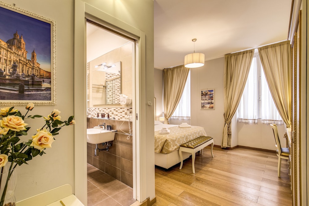 Gravina Suite Frattina 41/53