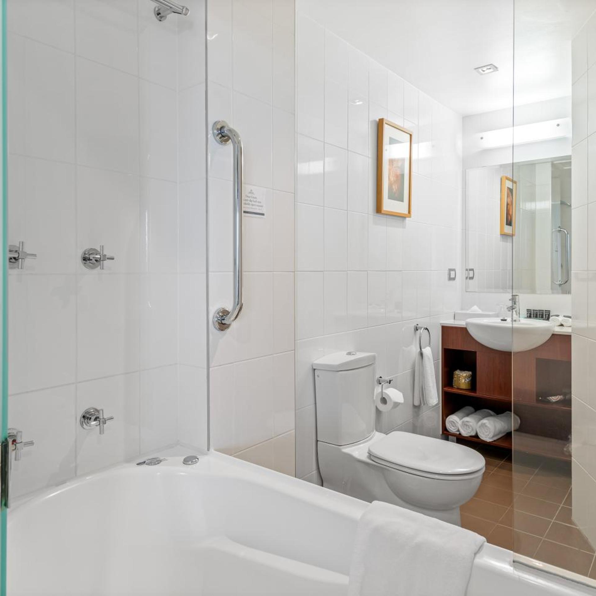 2 Bedrooms, Apartment, Double Bed, Balcony, Amora Herencia Riverwalk Melbourne 8/10