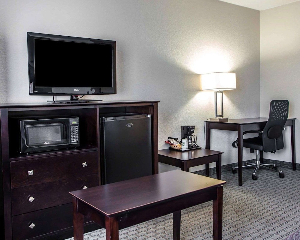 Quality Inn & Suites Ankeny-Des Moines 42/43