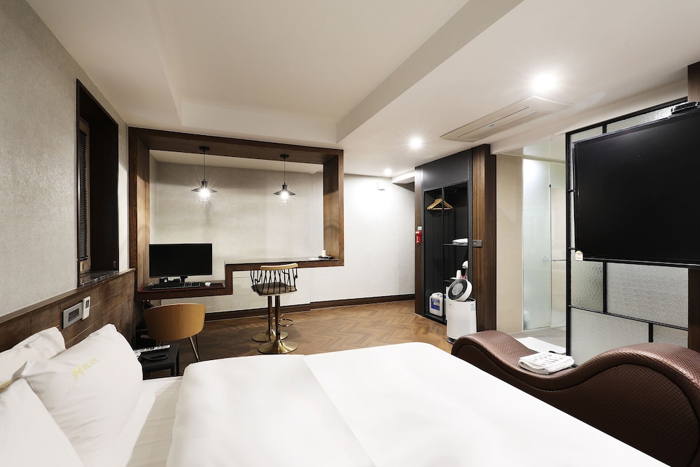 Mind Tourist Hotel 11/50