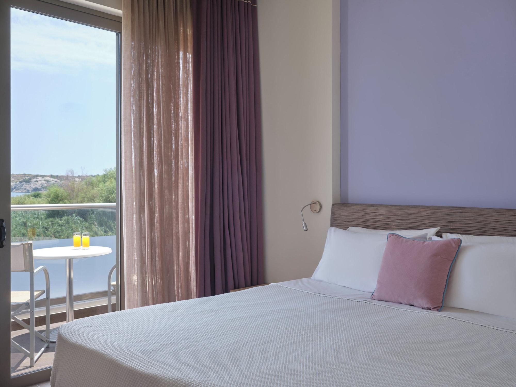 1 BEDROOM, SUITE, PARTIAL SEA VIEW