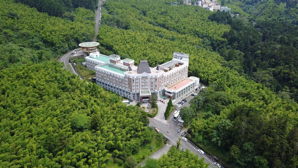 Le Midi Hotel Chitou 66/67