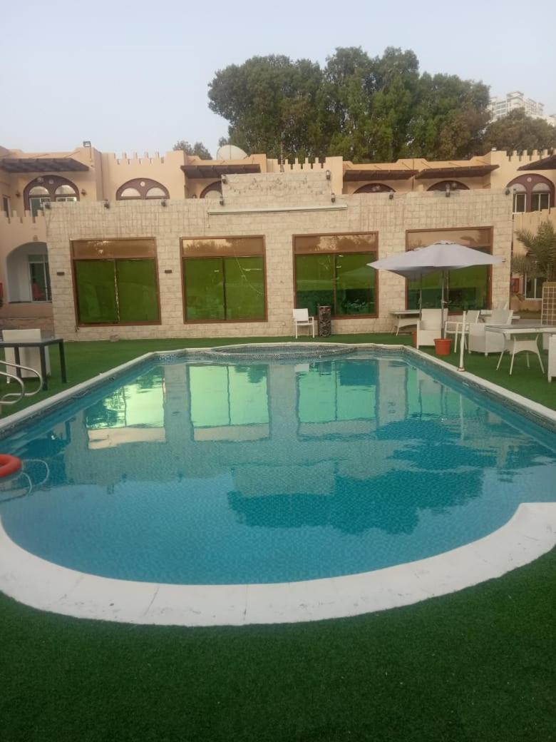 Corniche Palace Hotel 6/45