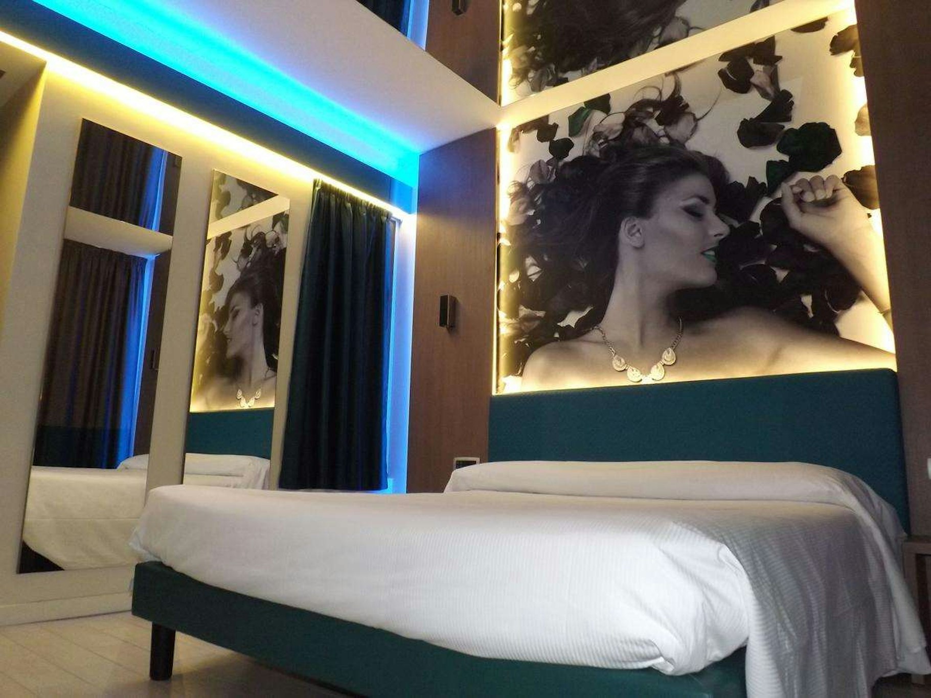 Hotel Camelia 6/18