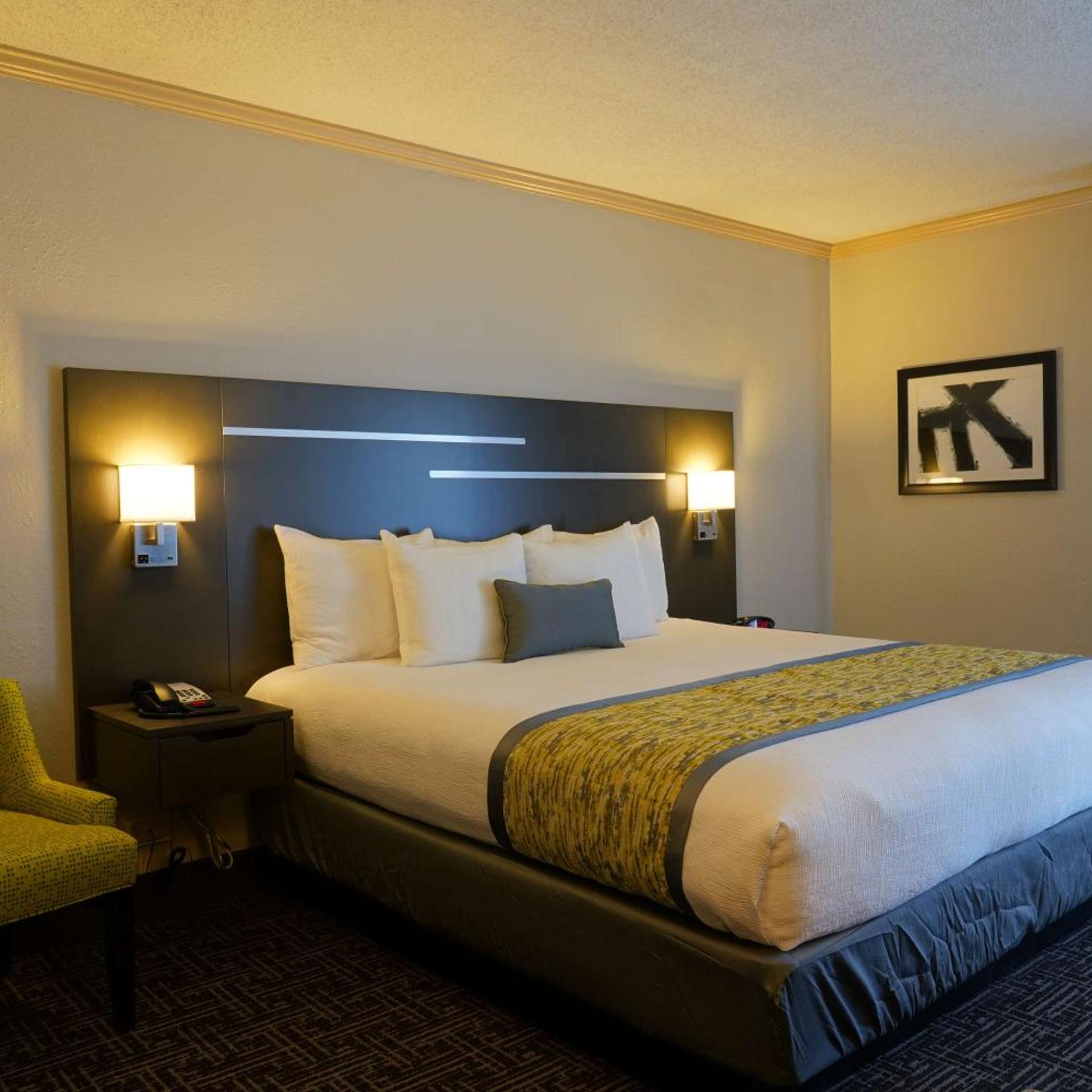 جناح بسرير كينج مع أريكة، Best Western Plus Morristown Conference Center 2/5