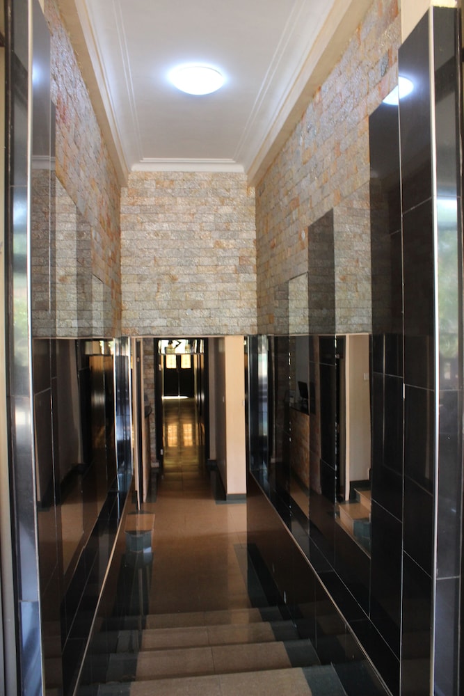 Eight Winx Hotel 36/49
