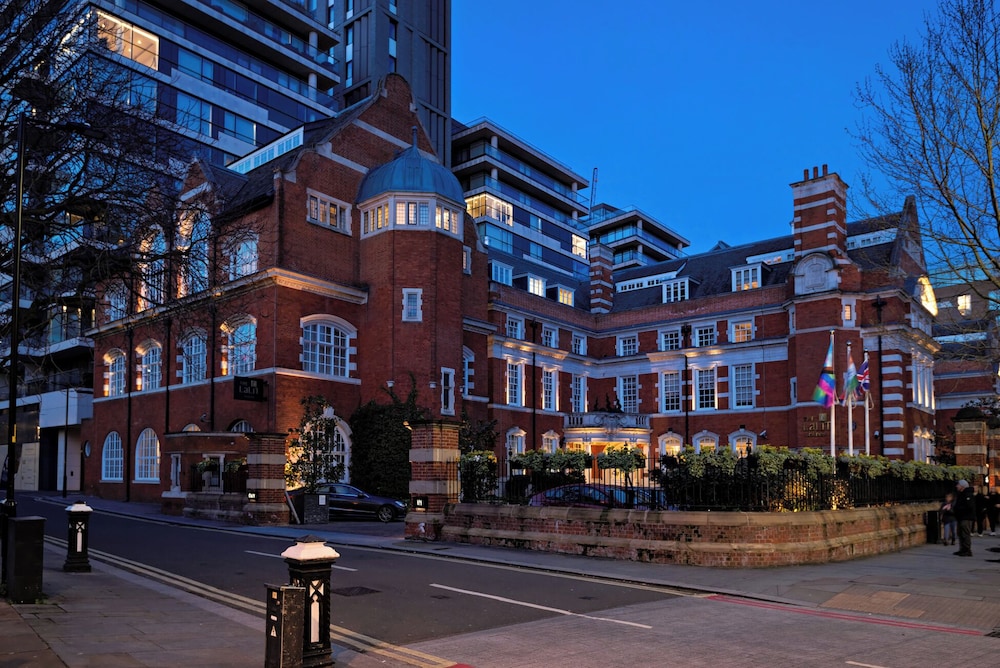THE LALIT LONDON 69/72