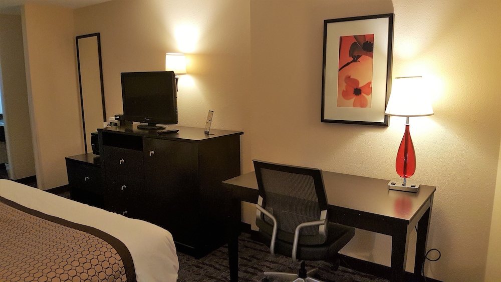 Baymont By Wyndham Belleville Airport Area 30/33