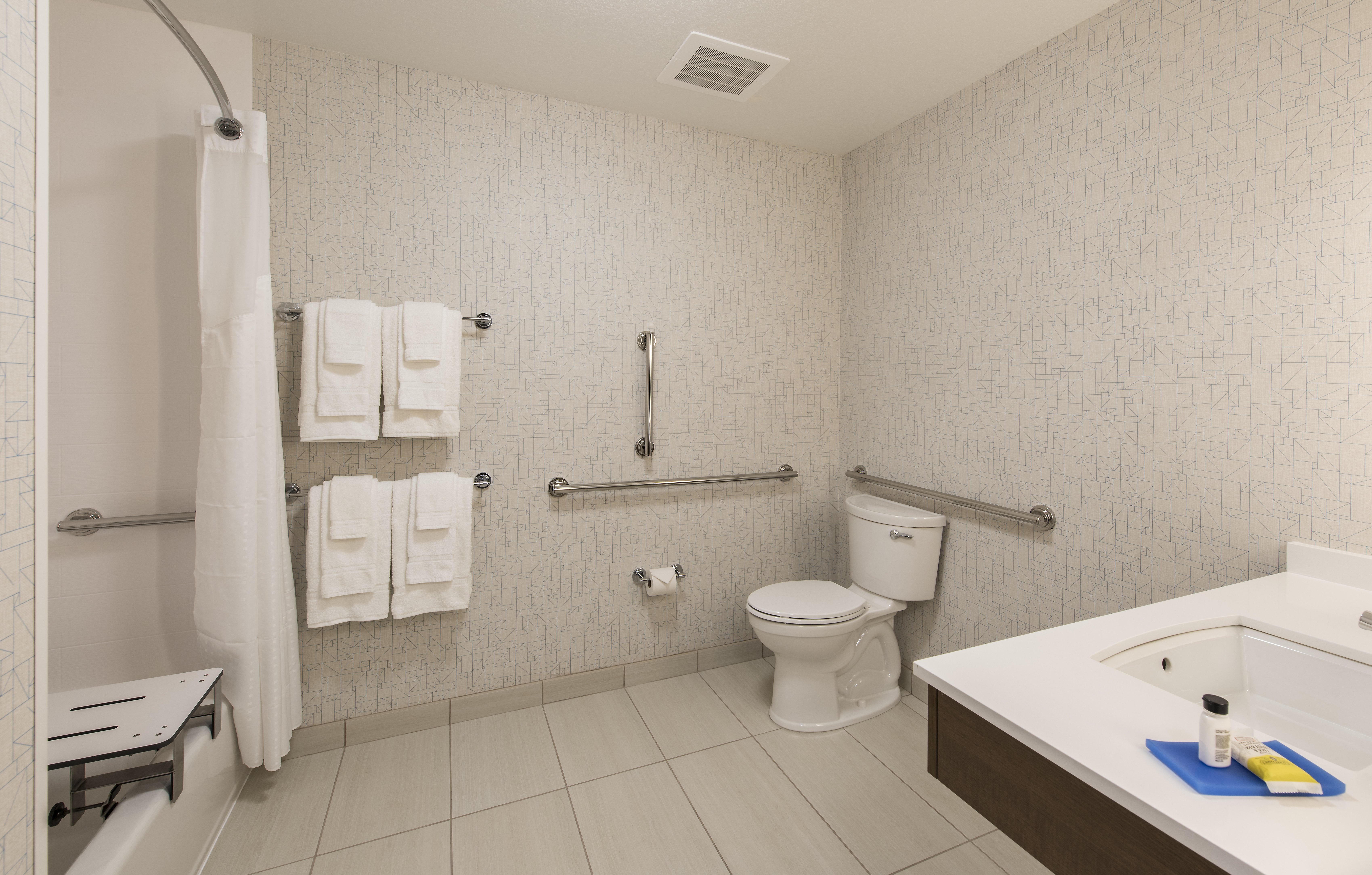 Holiday Inn Express and Suites Phoenix North Happy Valley an IHG Hotel 63/64