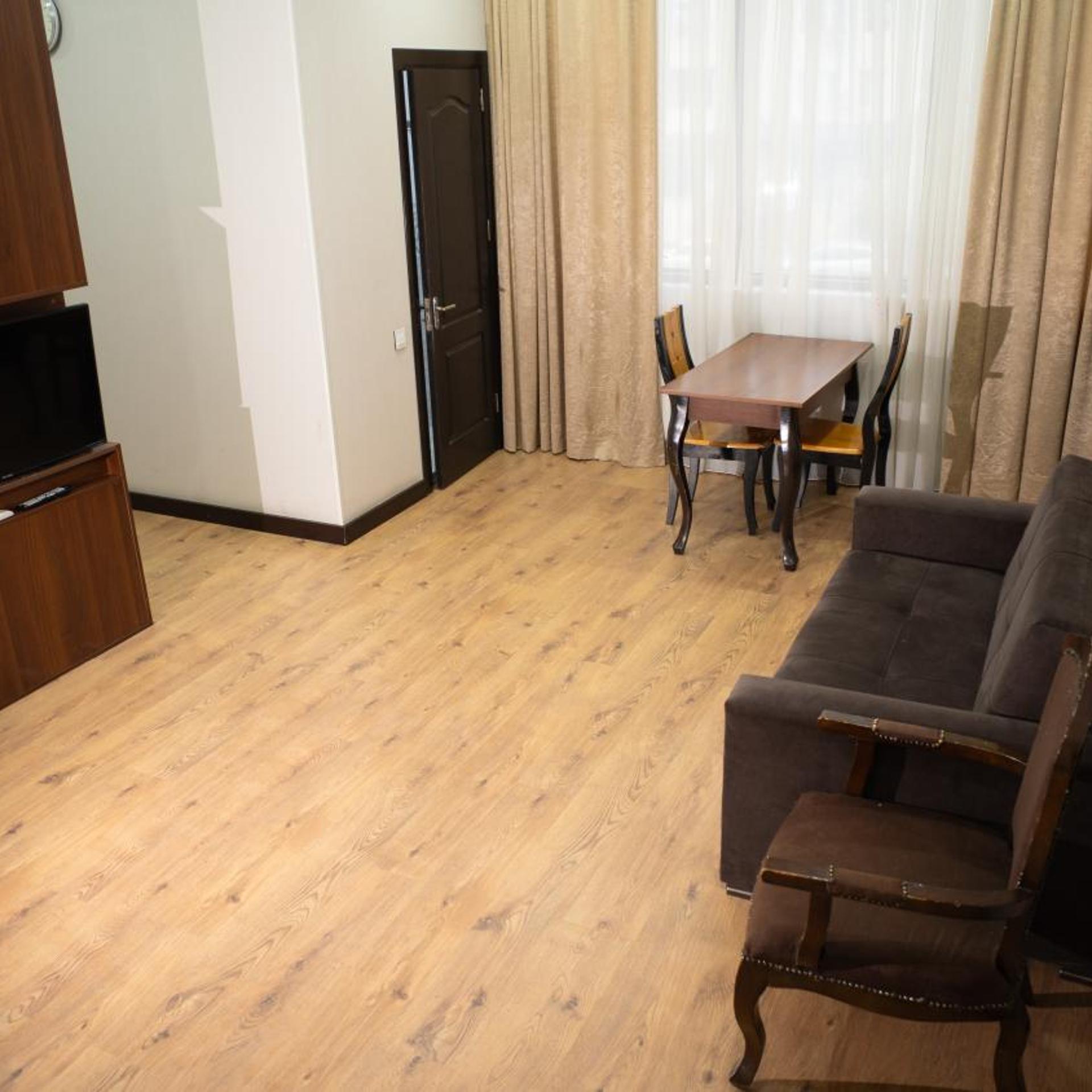 Consul Hotel 30/50