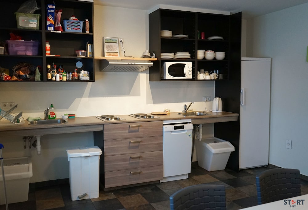 START HOSTEL 11/67