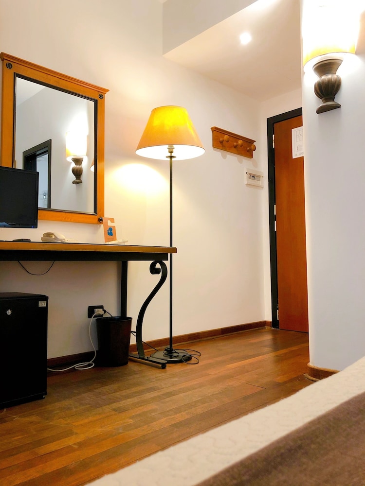 Florio Opera Hotel 56/65