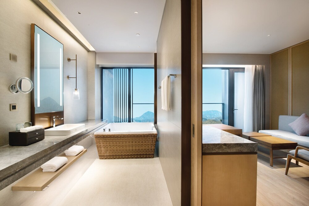 Crowne Plaza Zunhua Hot Spring Town 26/71