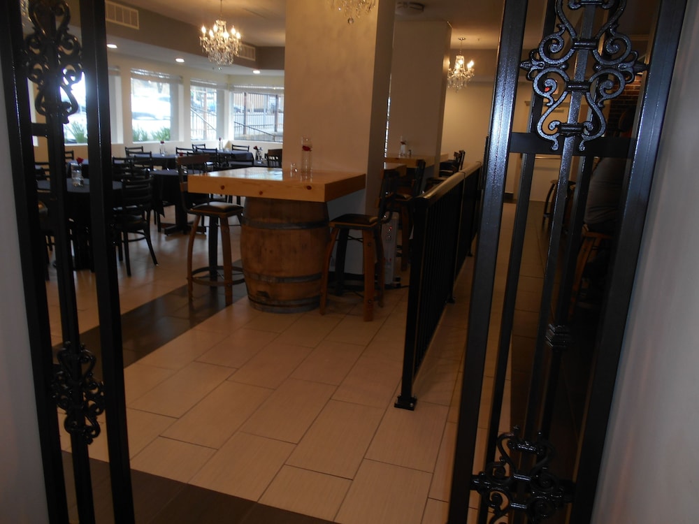 Red Lion Inn & Suites Olympia, Governor Hotel 25/37