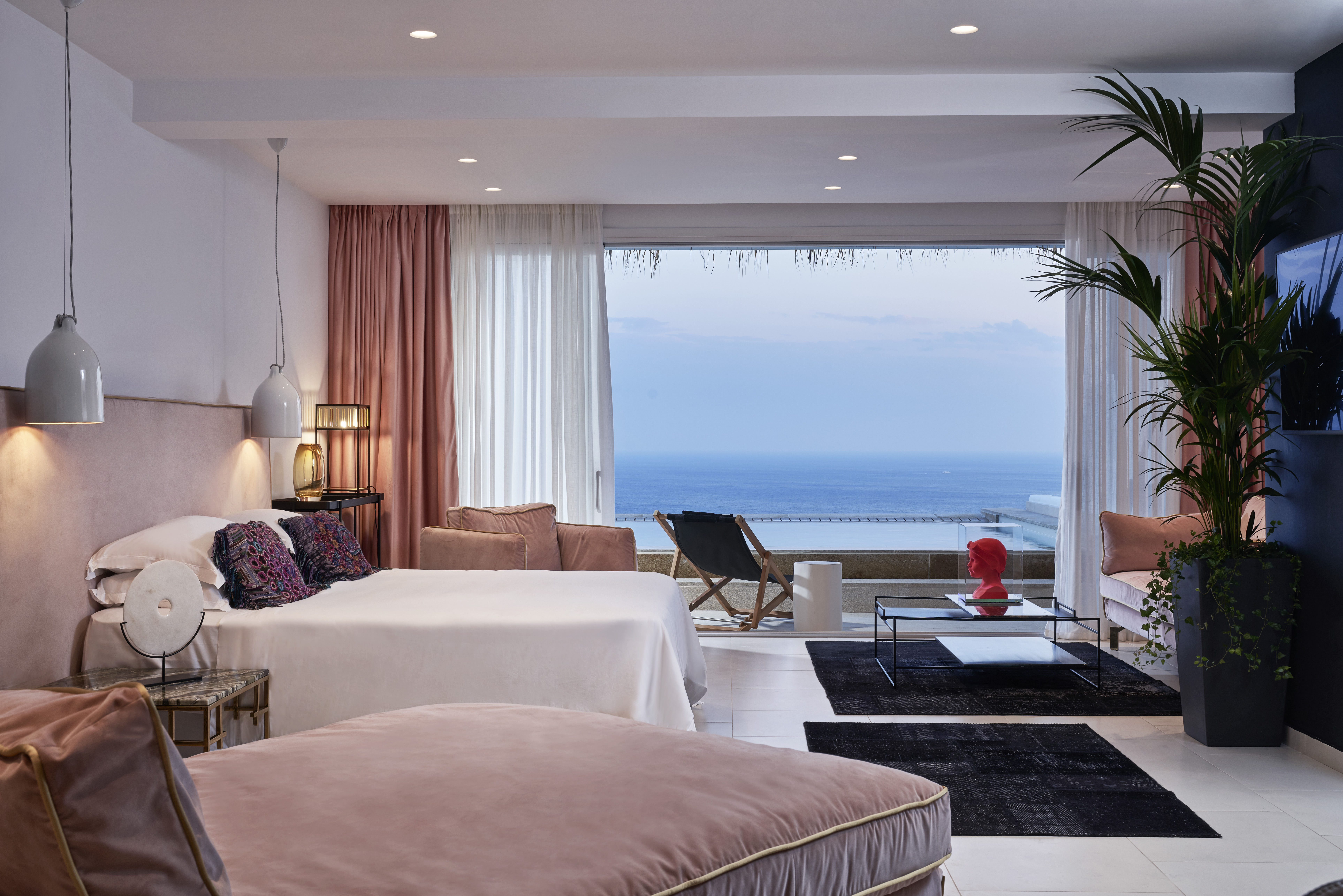 LOVER, OPEN PLAN, SUITE, PRIVATE POOL