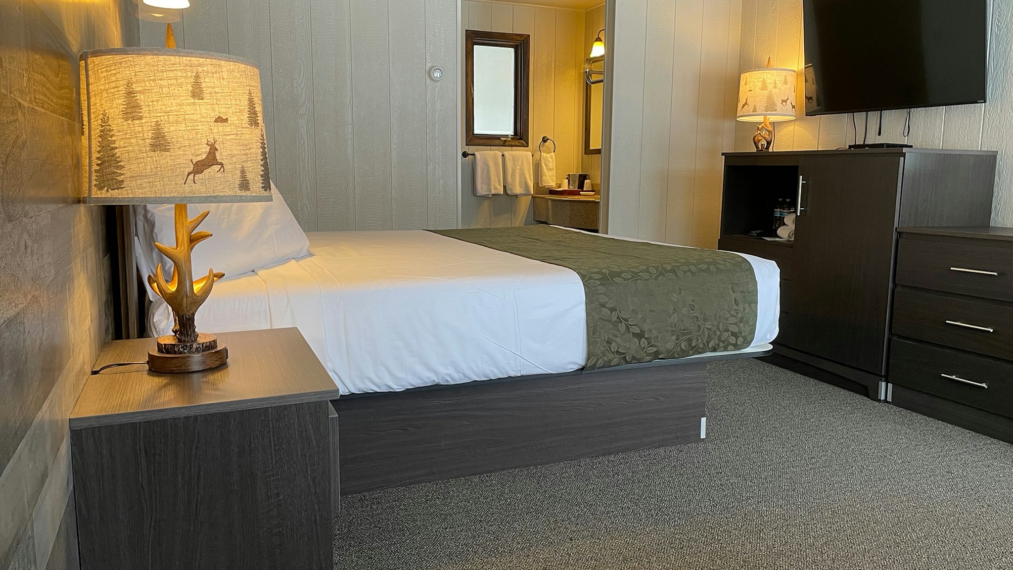 ADIRONDACK LODGE OLD FORGE 16/55