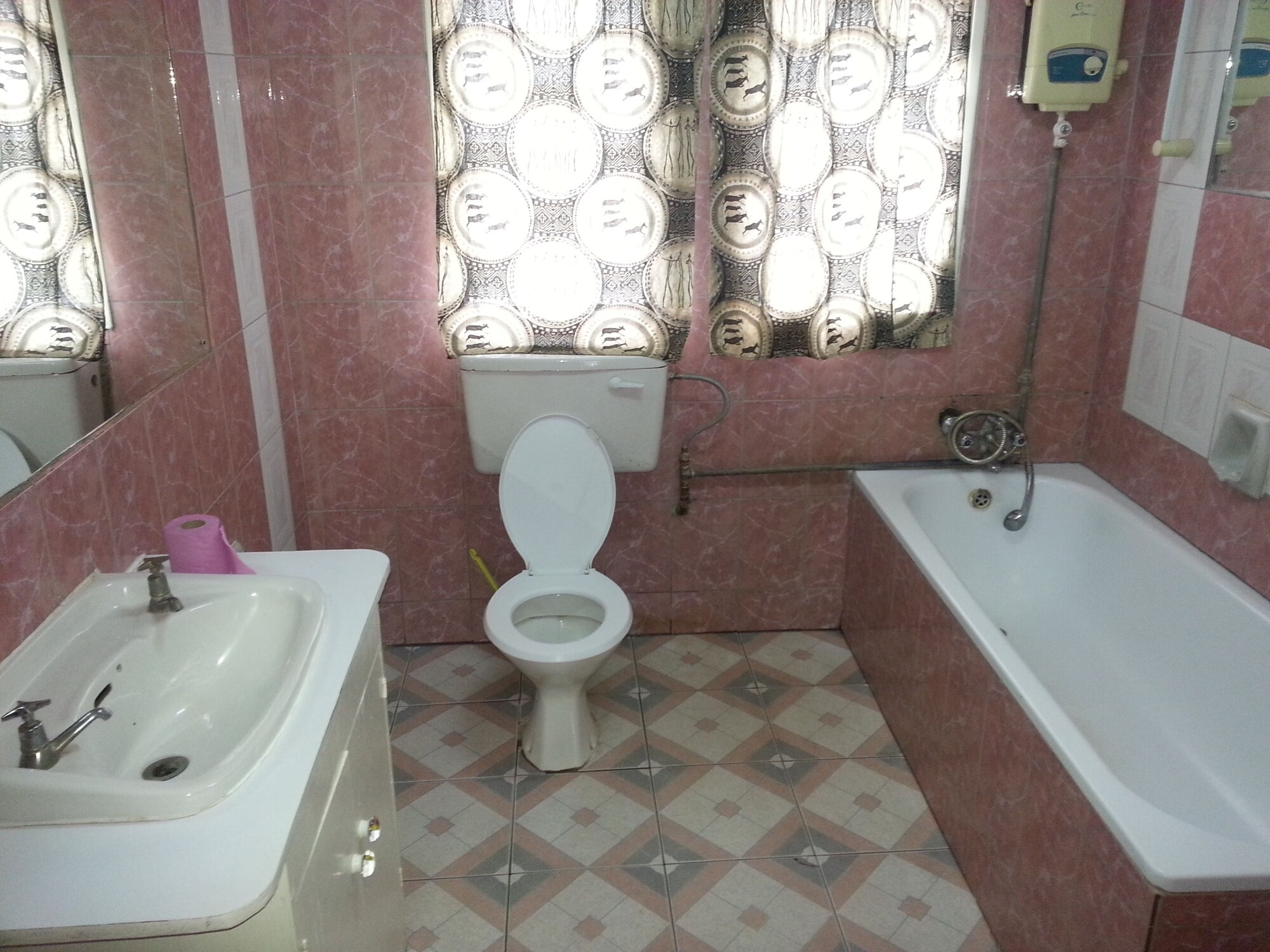 ROOM, TRIPLE, PRIVATE BATHROOM