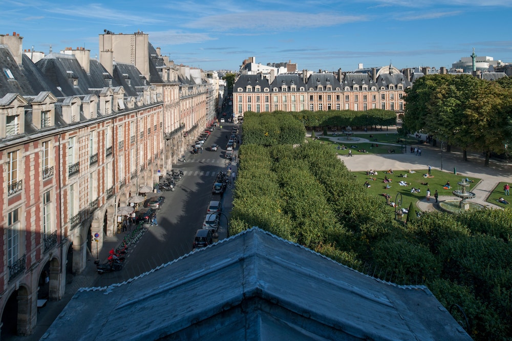 Cour des Vosges 44/50