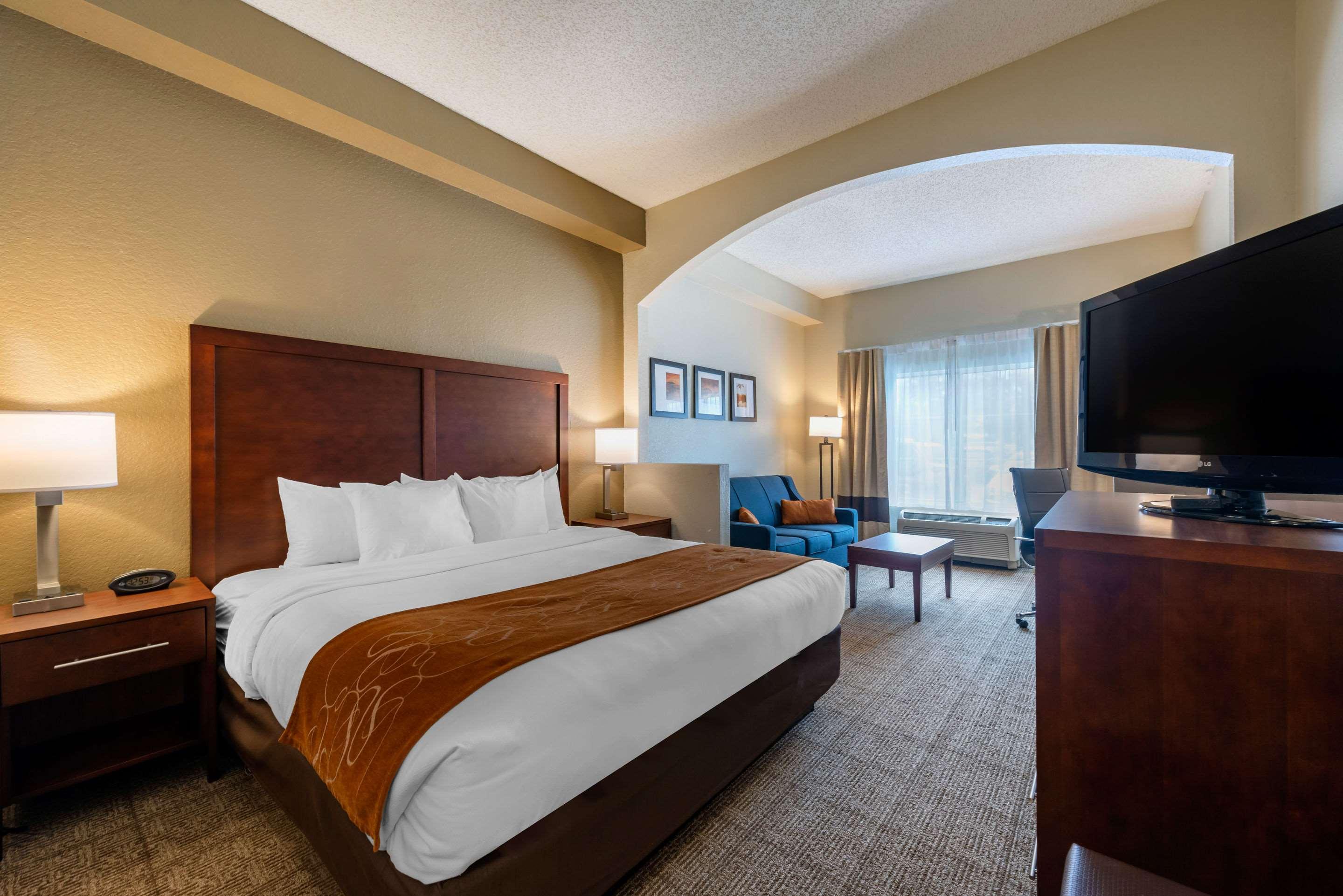 EFFICIENCY, SUITE, KING BED, ACCESSIBLE