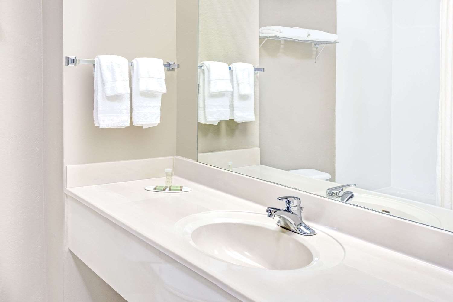 Namaste Inn & Suites Dawsonville 24/27