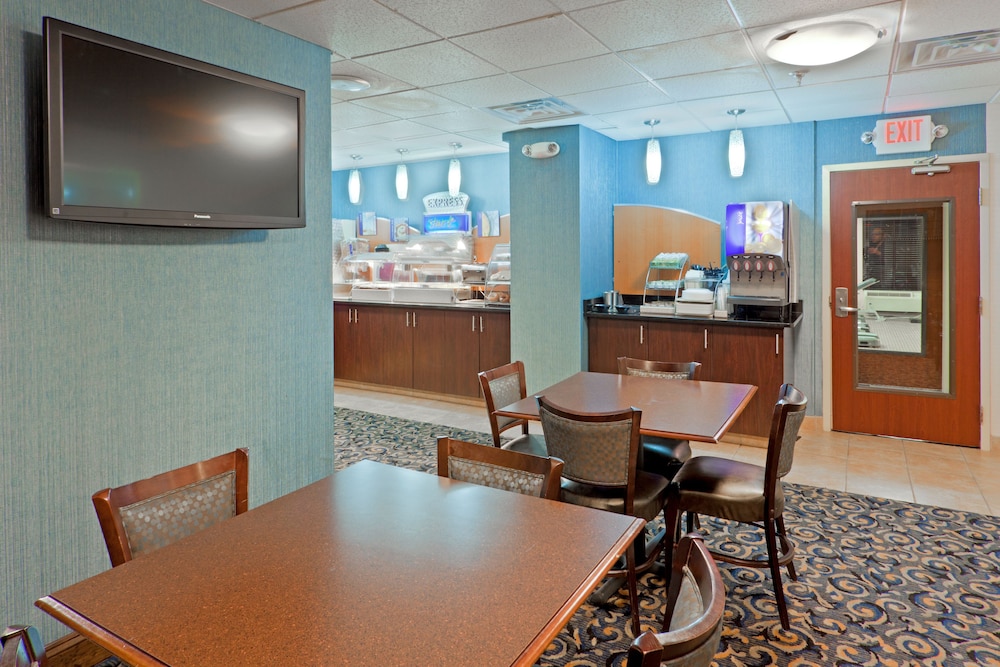 Holiday Inn Express Washington DC-BW Parkway 60/73
