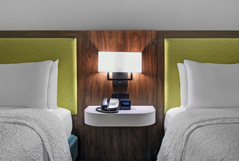 Hampton Inn Charlotte-Monroe 25/54