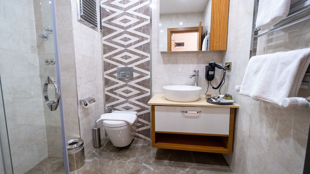 Cabana Boutique Hotel & Cafe 33/35