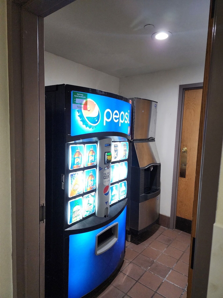 Alex Hotel and Suites Anchorage Airport 44/66
