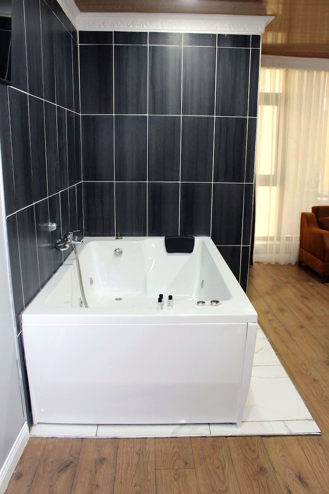 Avist Hotel 48/50