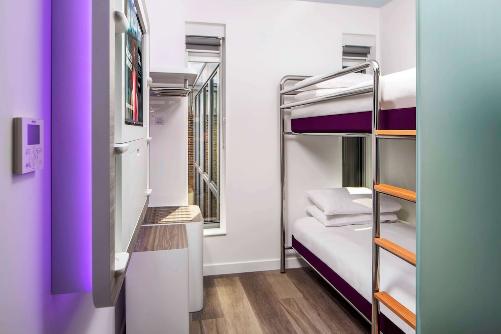 ROOM, BUNK BED