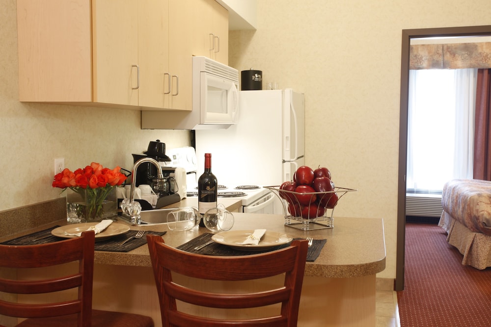 Pomeroy Inn Suites Hotel Dawson Creek 50/63