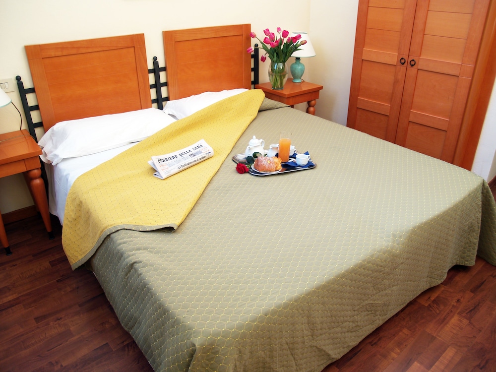 Hotel Botticelli 32/64