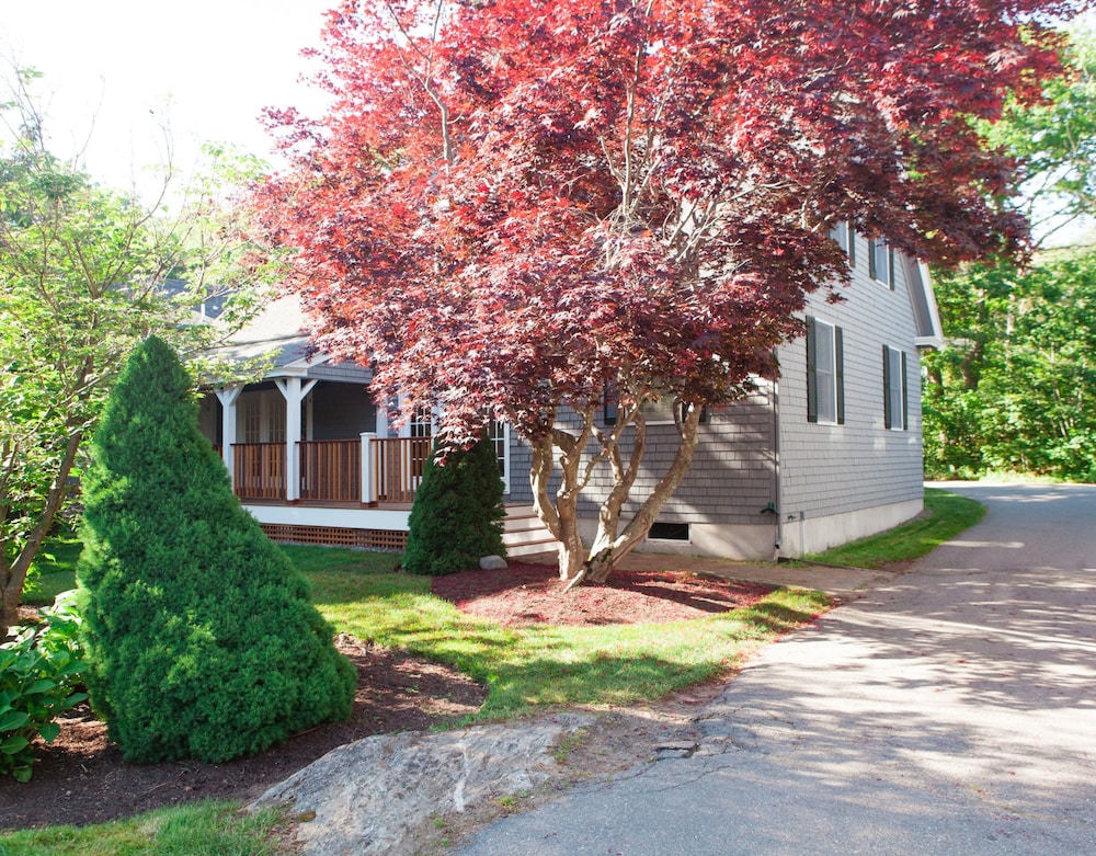Cape Arundel Inn & Resort 44/49