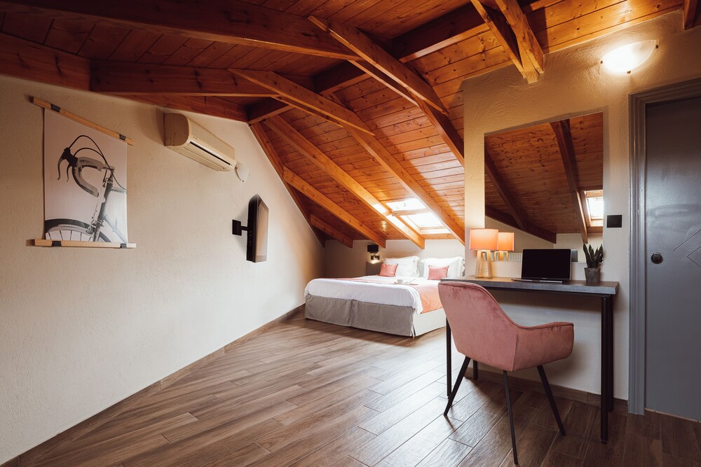 Akti Hotel 28/66