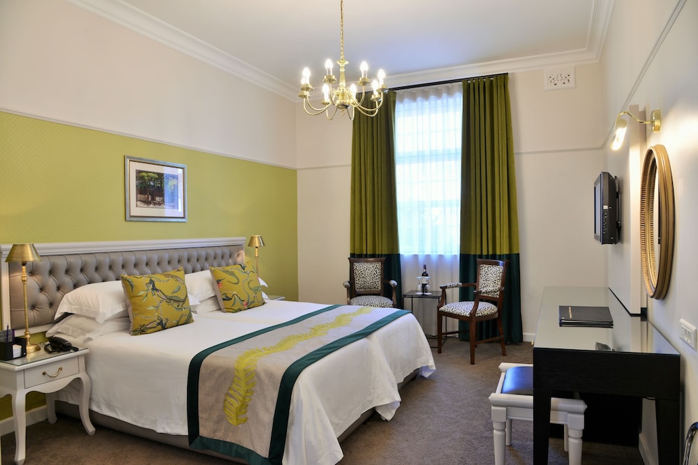 The Winchester Hotel 13/83