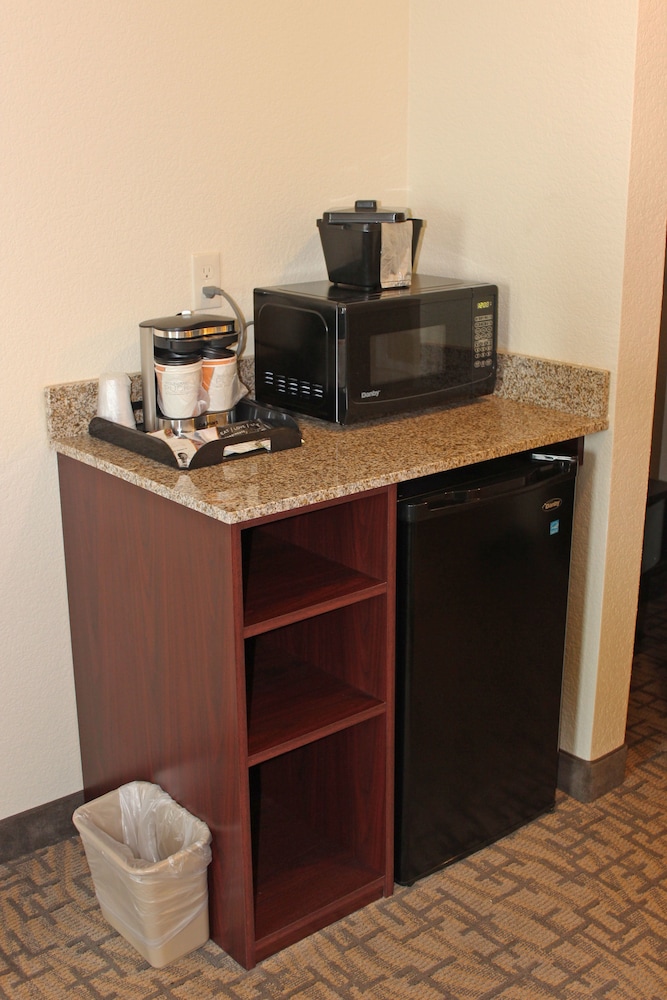 Cobblestone Inn and Suites Lamoni 7/50